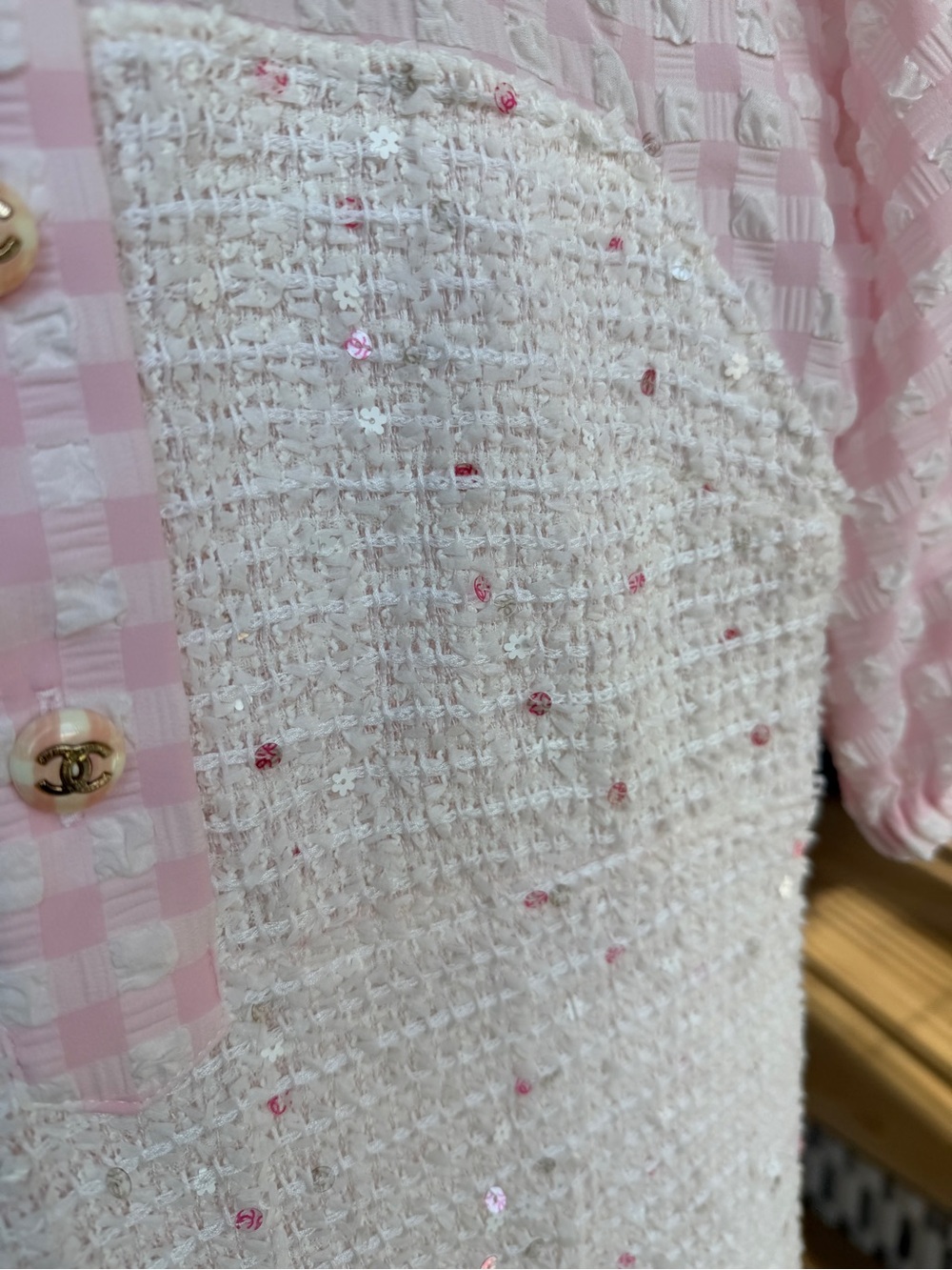 CHANEL Pink Seersucker & Tweed Mini Dress
Size FR 36 / US 4 - Picture 6 of 12